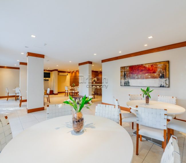 Apartamento com 68m², 2 quartos, 1 suíte, 1 vaga, no bairro Passo da Areia em Porto Alegre
