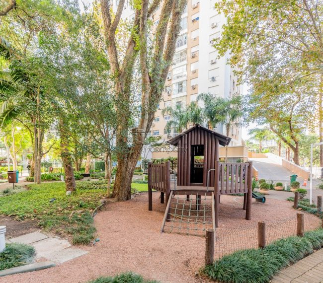 Apartamento com 68m², 2 quartos, 1 suíte, 1 vaga, no bairro Passo da Areia em Porto Alegre