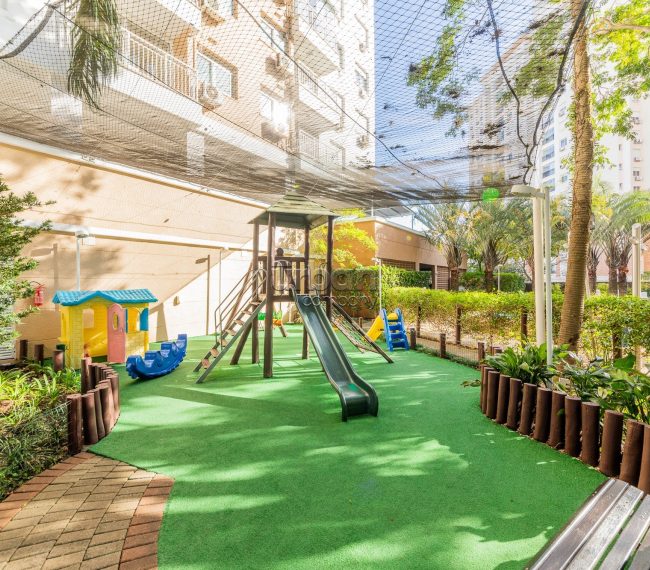 Apartamento com 68m², 2 quartos, 1 suíte, 1 vaga, no bairro Passo da Areia em Porto Alegre