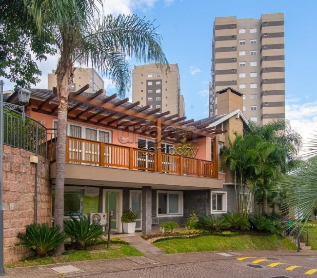 Casa em Condomínio com 375m², 5 quartos, 5 suítes, 4 vagas, no bairro Central Parque em Porto Alegre