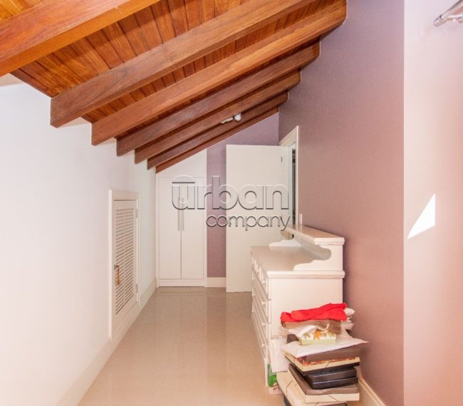 Casa em Condomínio com 431m², 4 quartos, 3 suítes, 4 vagas, no bairro Três Figueiras em Porto Alegre