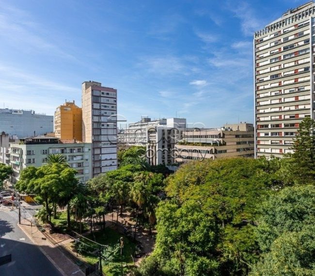 Apartamento com 185m², 3 quartos, 1 suíte, 1 vaga, no bairro Moinhos de Vento em Porto Alegre