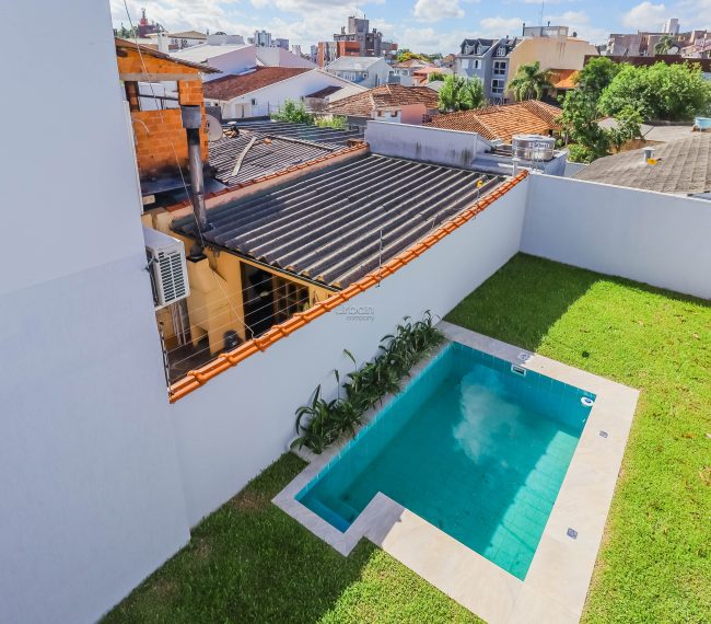 Casa com 233m², 3 quartos, 3 suítes, 3 vagas, no bairro Chácara das Pedras em Porto Alegre