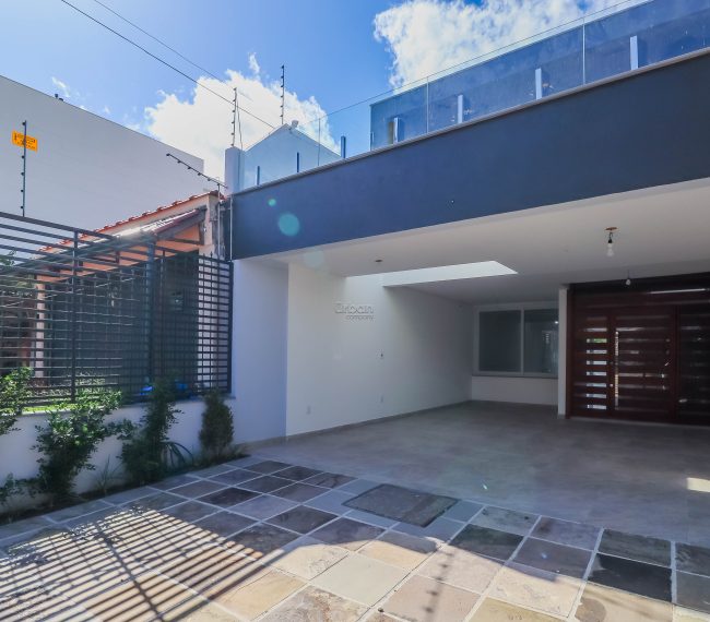 Casa com 233m², 3 quartos, 3 suítes, 3 vagas, no bairro Chácara das Pedras em Porto Alegre