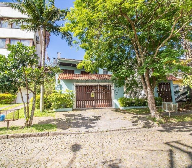 Casa com 275m², 3 quartos, 1 suíte, 4 vagas, no bairro Chácara das Pedras em Porto Alegre