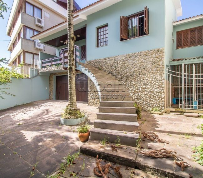 Casa com 275m², 3 quartos, 1 suíte, 4 vagas, no bairro Chácara das Pedras em Porto Alegre