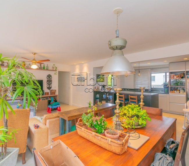 Apartamento com 110m², 2 quartos, 2 vagas, no bairro Petrópolis em Porto Alegre