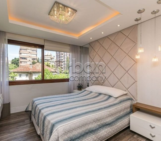 Apartamento com 133m², 3 quartos, 1 suíte, 2 vagas, no bairro Moinhos de Vento em Porto Alegre