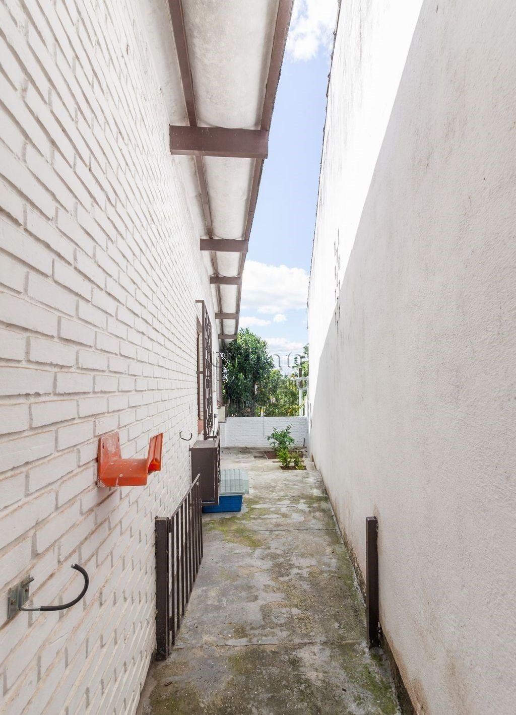 Casa com 327m², 3 quartos, 1 suíte, 3 vagas, no bairro Chácara das Pedras em Porto Alegre