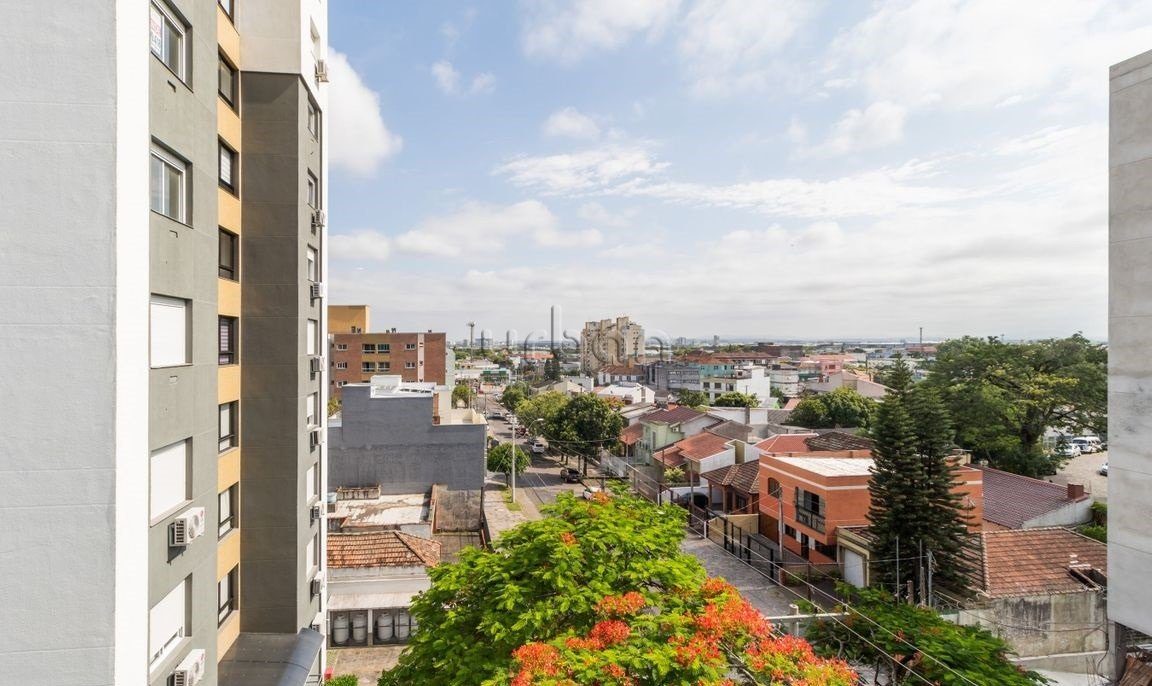 Cobertura com 185m², 3 quartos, 1 suíte, 1 vaga, no bairro Passo da Areia em Porto Alegre