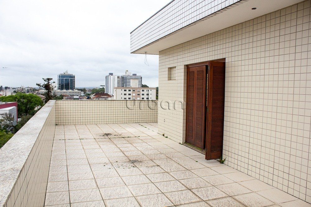 Cobertura com 251m², 3 quartos, 1 suíte, 4 vagas, no bairro Vila Ipiranga em Porto Alegre
