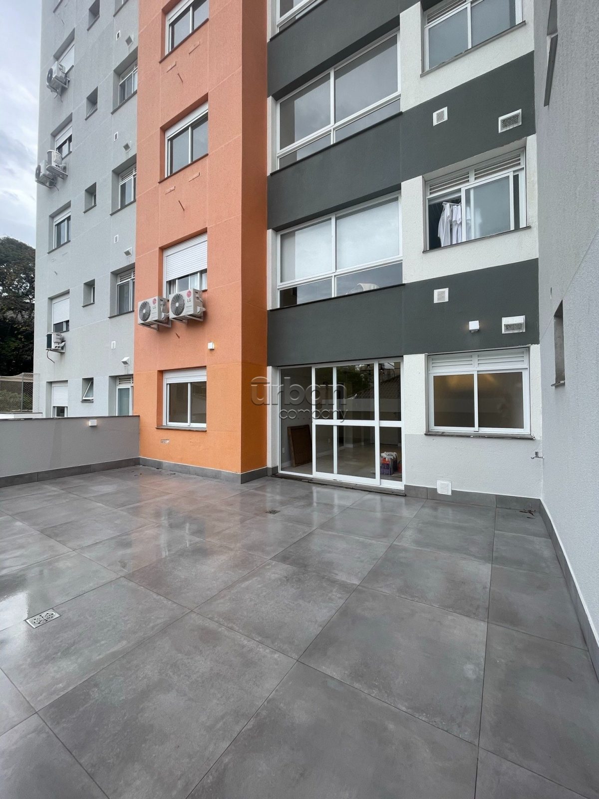 Apartamento com 85m², 1 quarto, 1 vaga, no bairro Passo da Areia em Porto Alegre