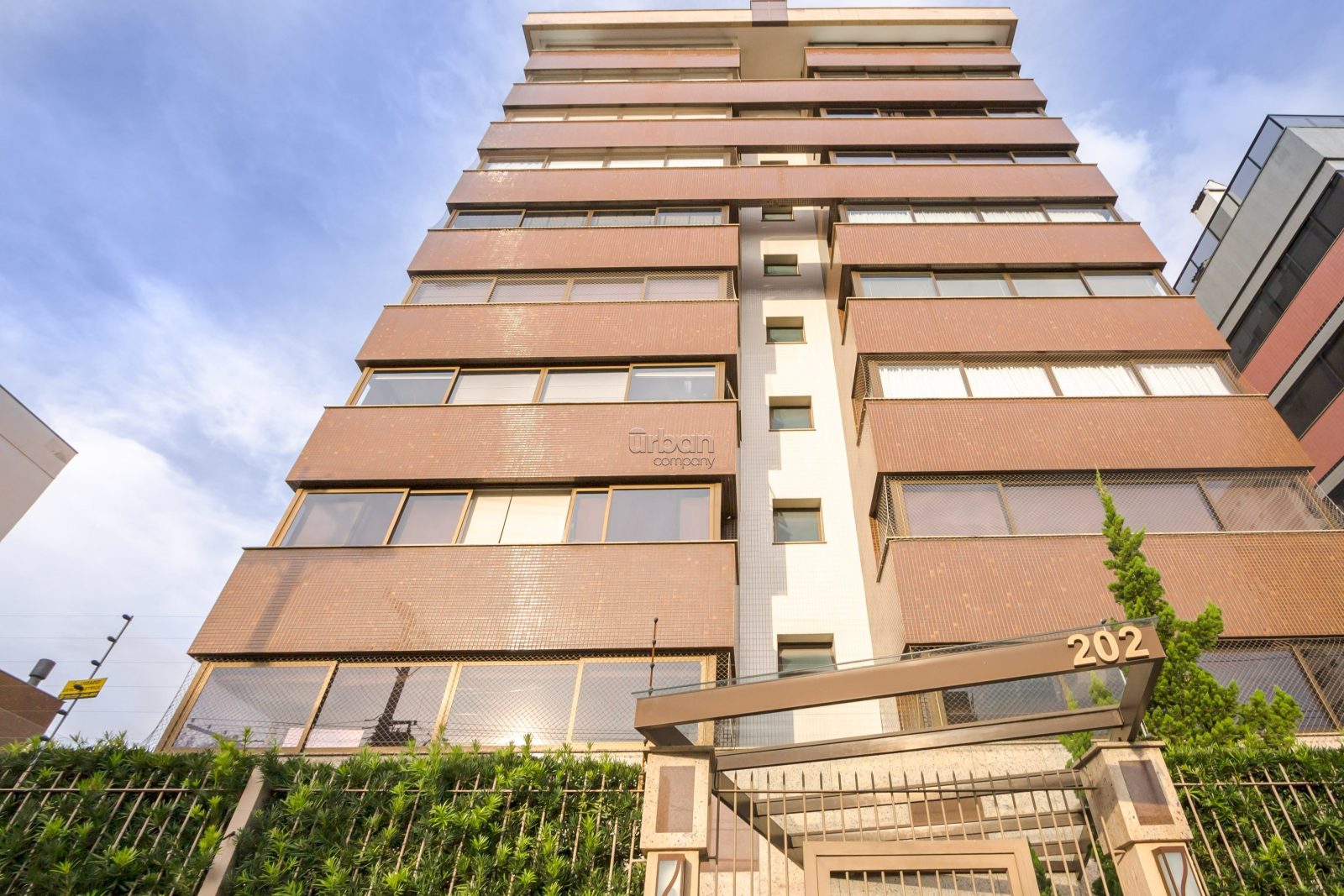 Apartamento Garden com 147m², 3 quartos, 1 suíte, 2 vagas, no bairro Passo da Areia em Porto Alegre