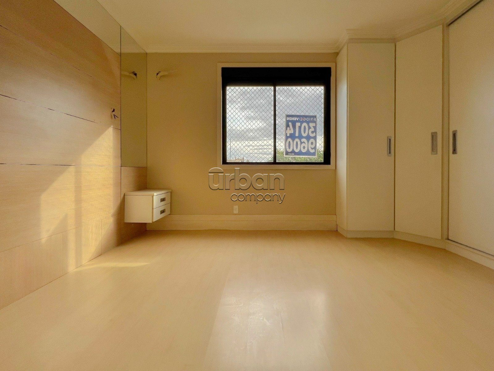 Apartamento com 96m², 3 quartos, 1 suíte, 2 vagas, no bairro Passo da Areia em Porto Alegre