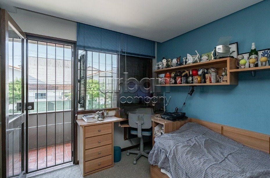 Casa em Condomínio com 220m², 4 quartos, 1 suíte, 2 vagas, no bairro Três Figueiras em Porto Alegre
