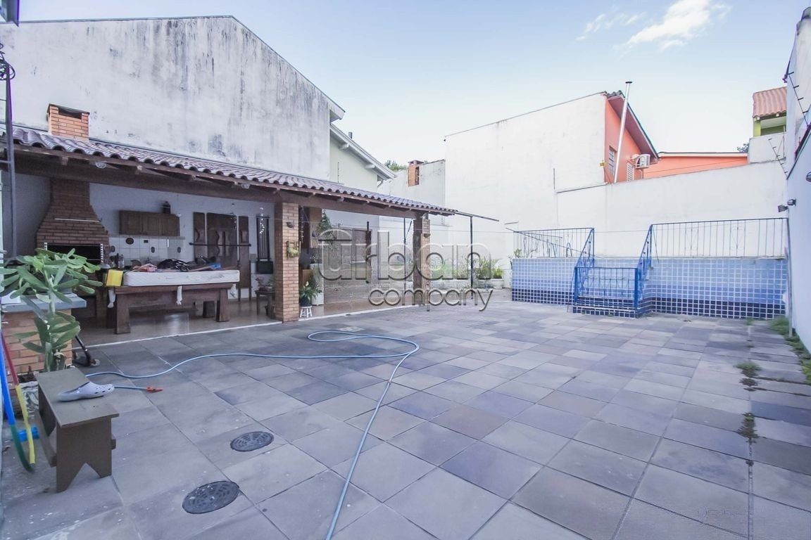 Casa com 200m², 4 quartos, 4 vagas, no bairro Vila Ipiranga em Porto Alegre