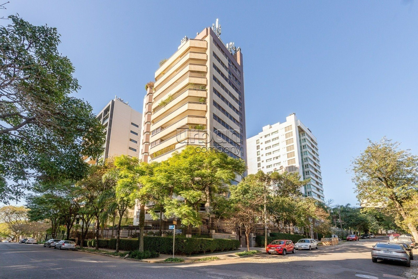 Apartamento com 335m², 3 quartos, 3 suítes, 4 vagas, no bairro Bela Vista em Porto Alegre