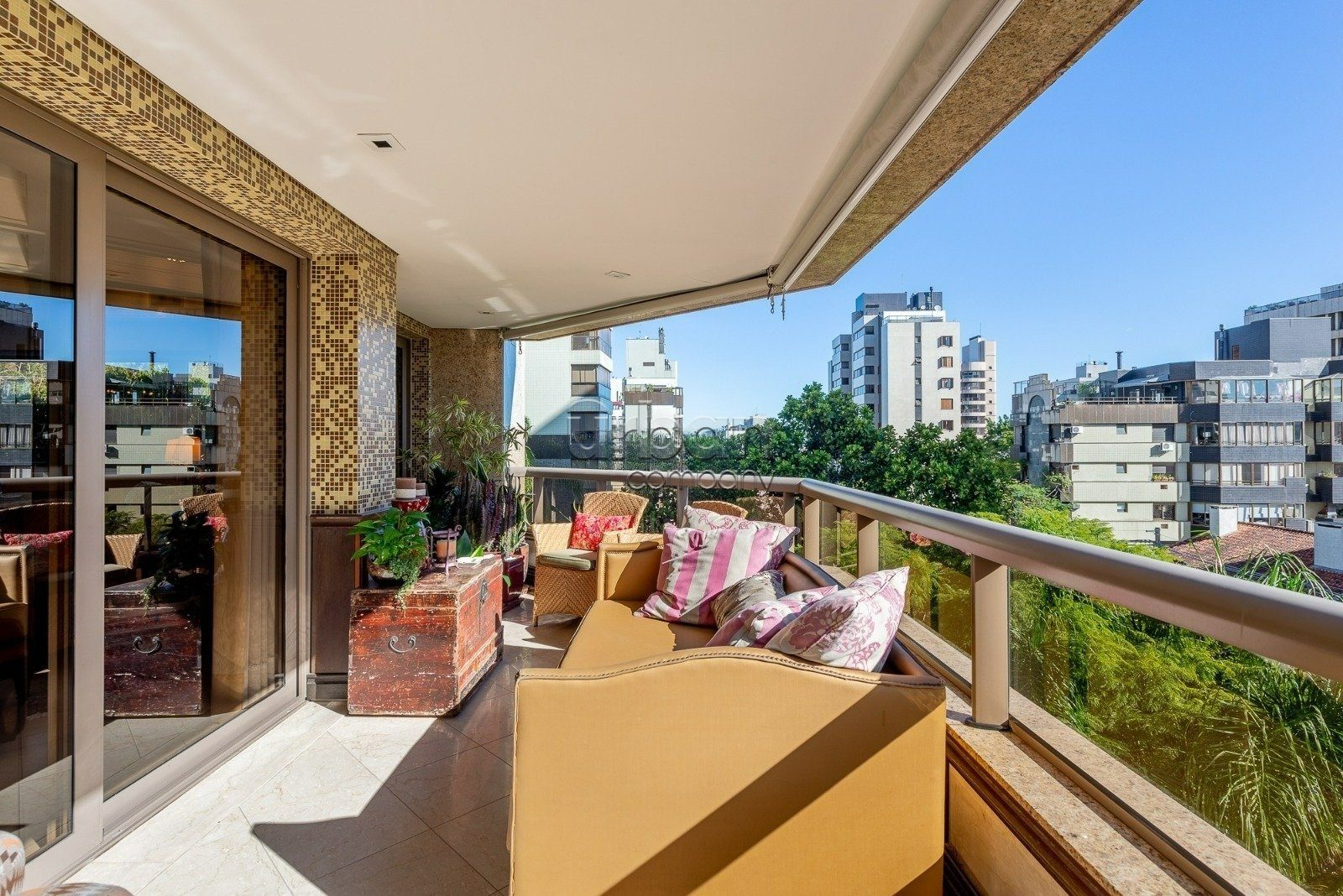 Apartamento com 335m², 3 quartos, 3 suítes, 4 vagas, no bairro Bela Vista em Porto Alegre