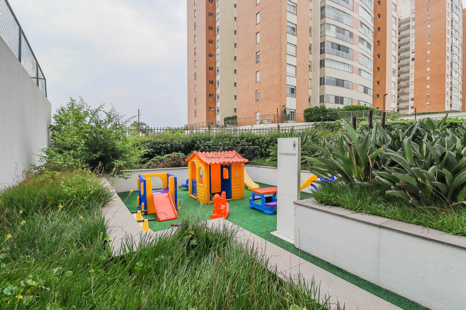 Apartamento com 83m², 2 quartos, 1 suíte, 2 vagas, no bairro Central Parque em Porto Alegre