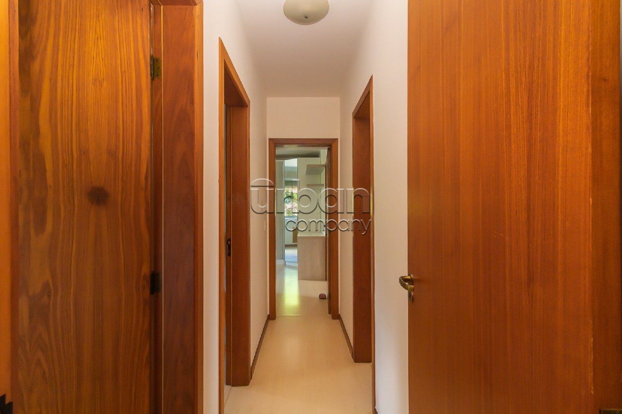Apartamento com 100m², 3 quartos, 1 suíte, 2 vagas, no bairro Moinhos de Vento em Porto Alegre
