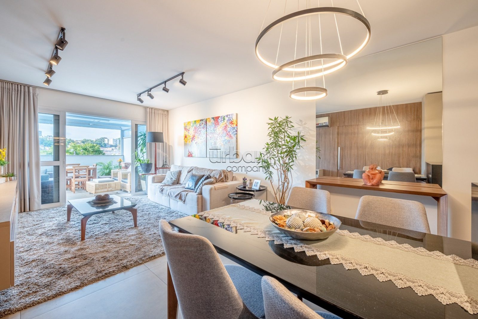 Apartamento Garden com 177m², 3 quartos, 1 suíte, 2 vagas, no bairro Chácara Das Pedras em Porto Alegre