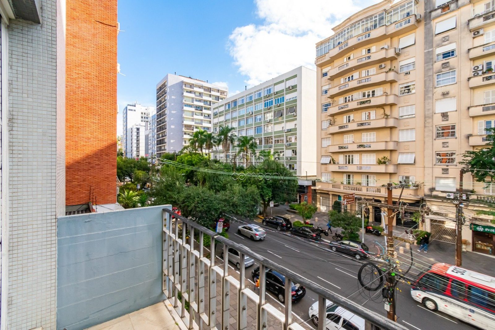 Apartamento com 167m², 4 quartos, 1 suíte, 1 vaga, no bairro Moinhos de Vento em Porto Alegre