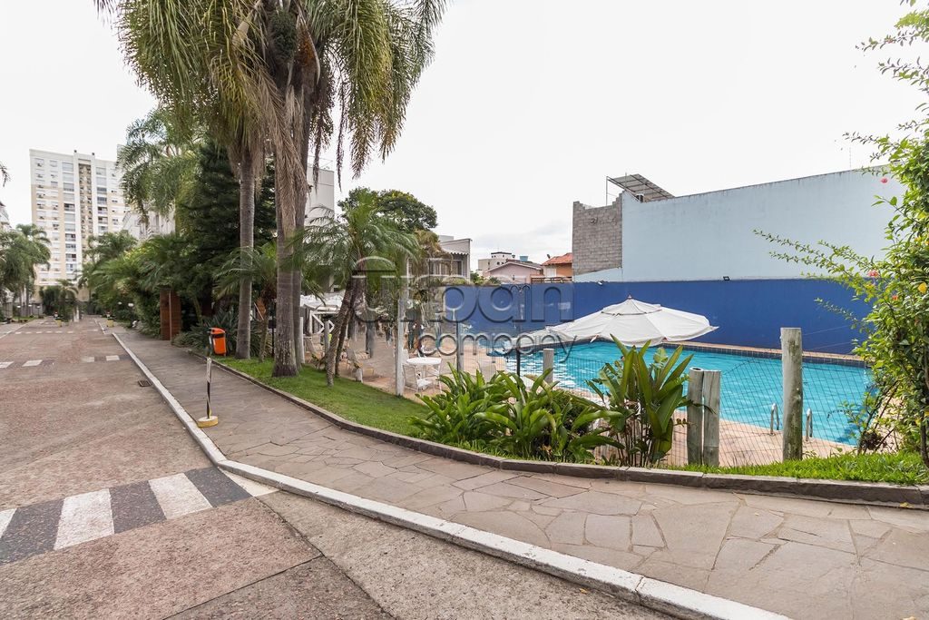Cobertura com 152m², 3 quartos, 1 suíte, 2 vagas, no bairro Passo da Areia em Porto Alegre