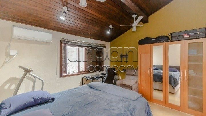 Casa com 174m², 4 quartos, 2 suítes, 5 vagas, no bairro Moinhos de Vento em Porto Alegre