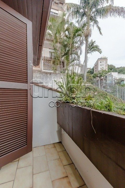 Casa com 174m², 4 quartos, 2 suítes, 5 vagas, no bairro Moinhos de Vento em Porto Alegre