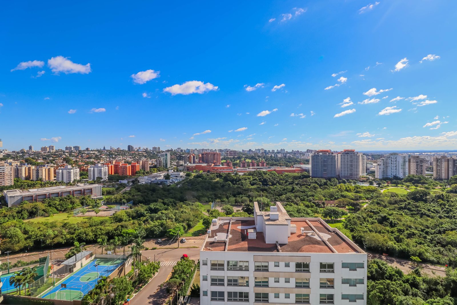 Apartamento com 307m², 3 quartos, 3 suítes, 4 vagas, no bairro Jardim Europa em Porto Alegre