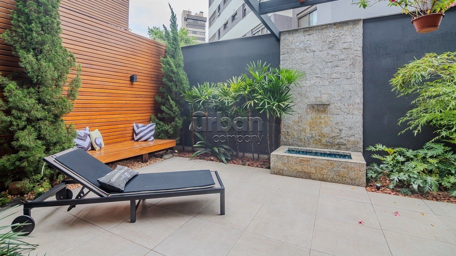 Casa com 360m², 4 quartos, 1 suíte, 3 vagas, no bairro Petrópolis em Porto Alegre