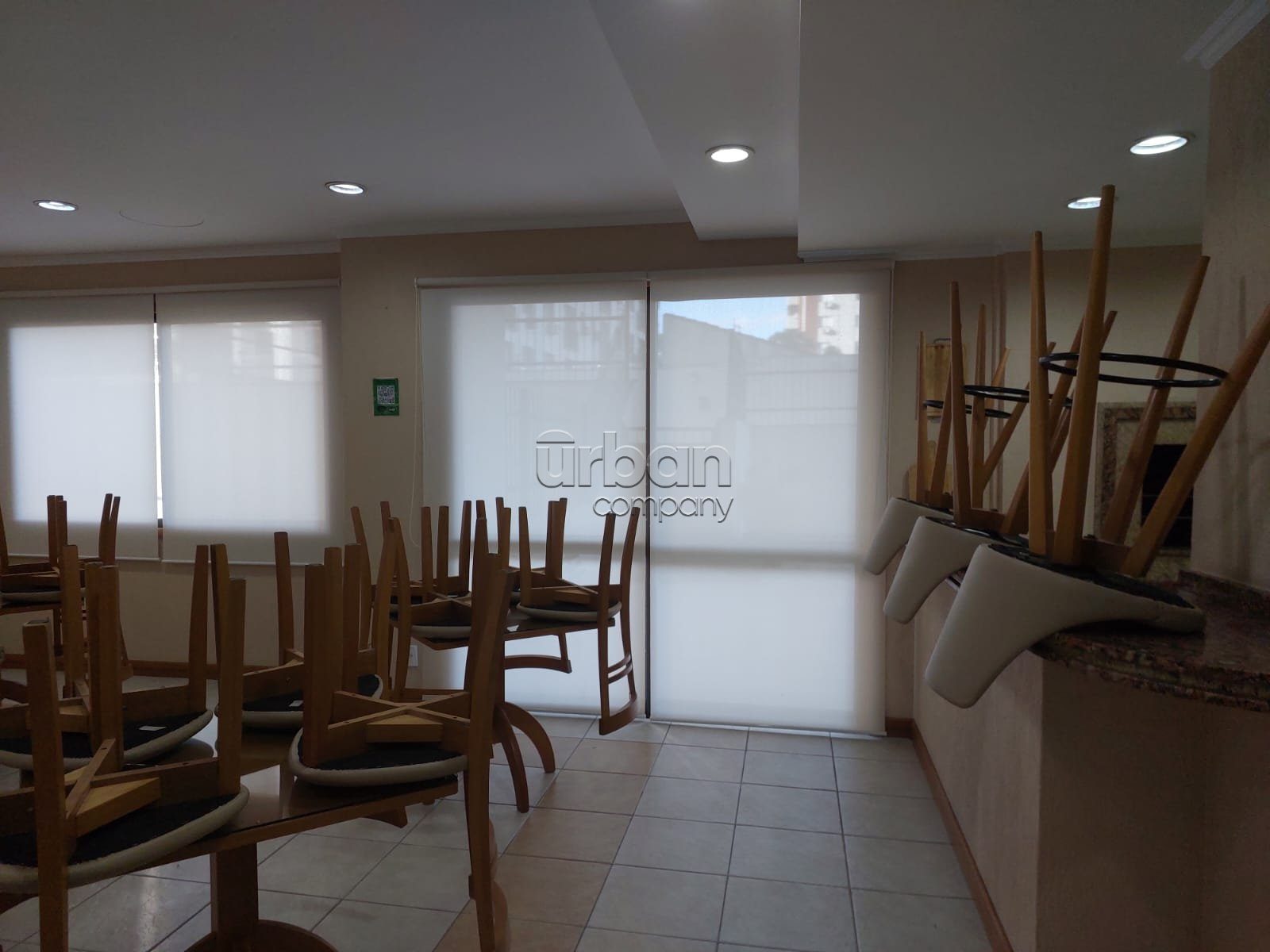 Apartamento com 94m², 3 quartos, 1 suíte, 2 vagas, no bairro Menino Deus em Porto Alegre