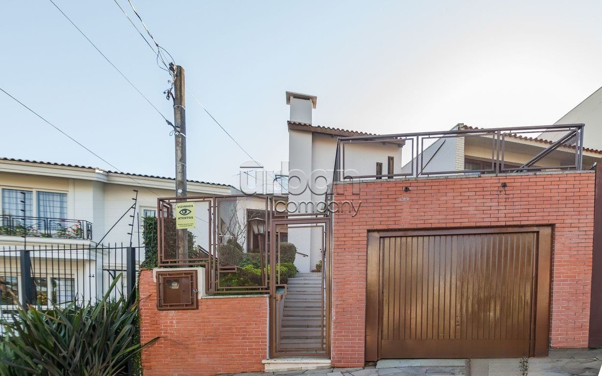 Casa com 171m², 3 quartos, 1 suíte, 2 vagas, no bairro Chácara das Pedras em Porto Alegre