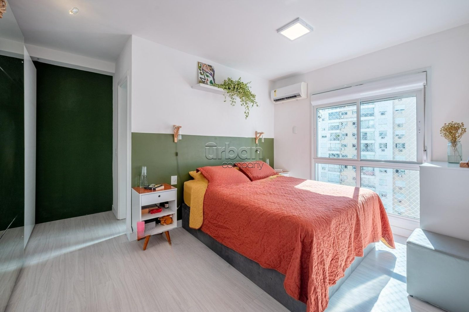 Apartamento com 67m², 2 quartos, 1 suíte, 2 vagas, no bairro Passo da Areia em Porto Alegre