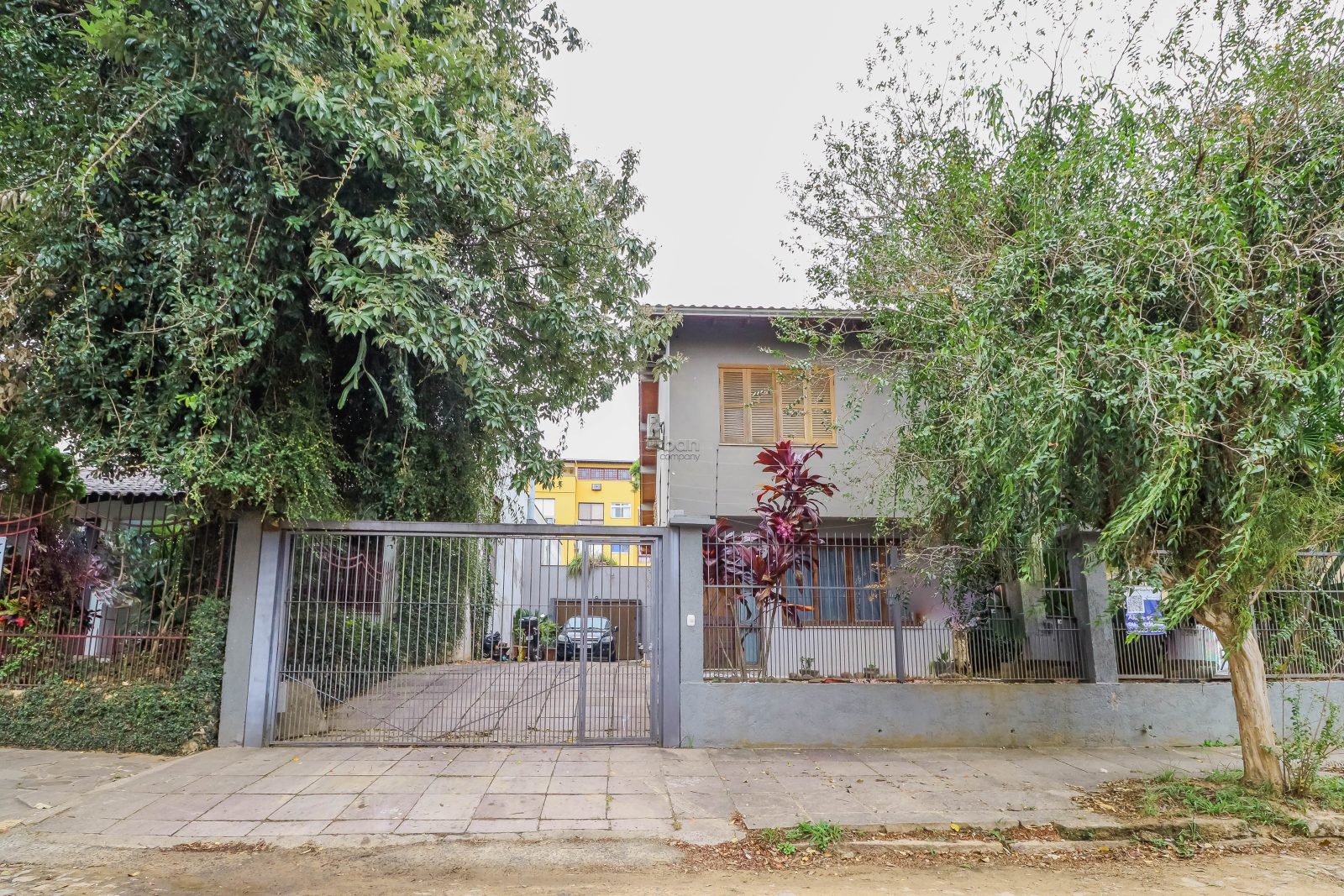 Casa com 190m², 3 quartos, 1 suíte, 4 vagas, no bairro Passo da Areia em Porto Alegre
