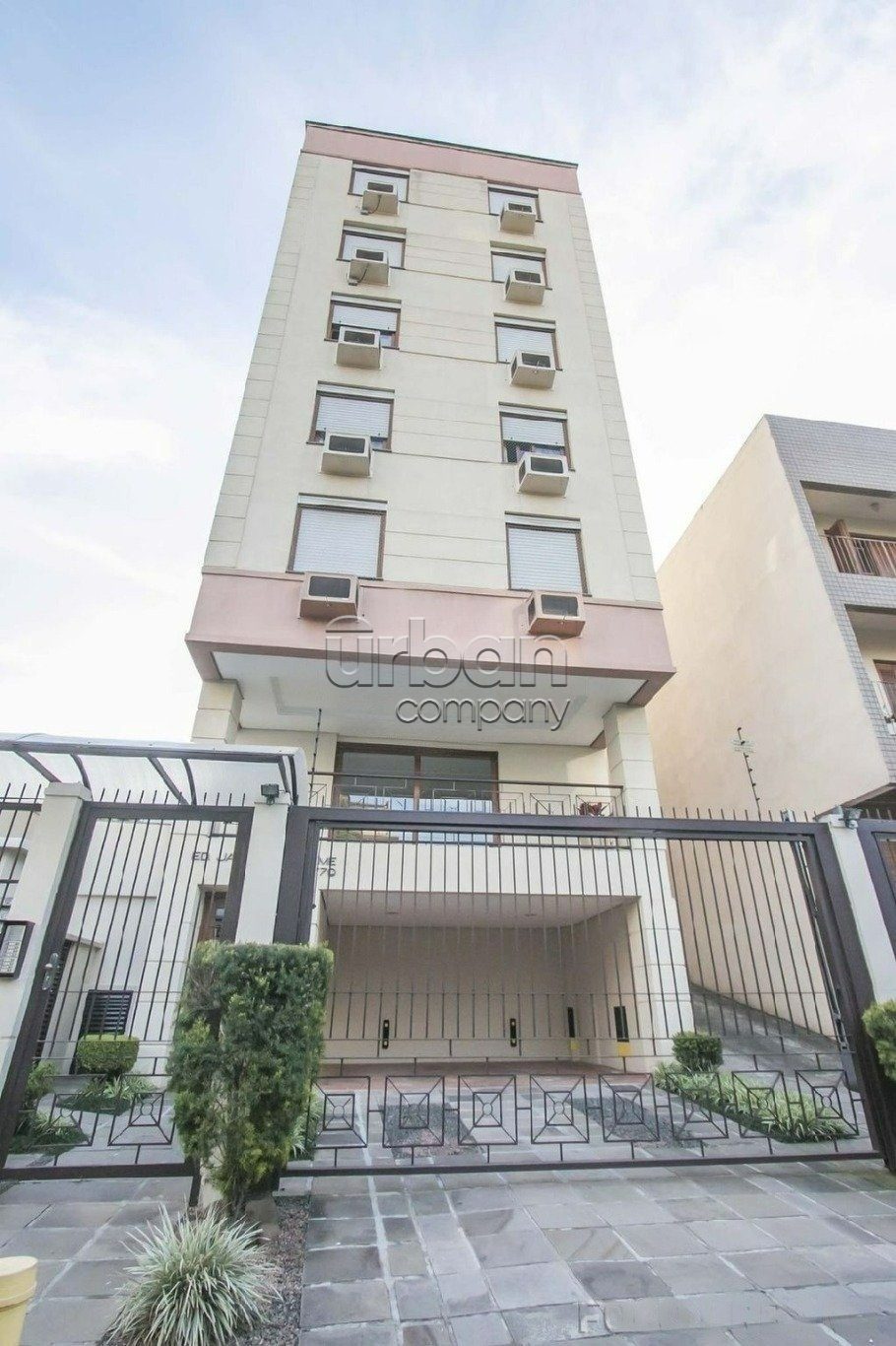 Apartamento com 55m², 2 quartos, 1 suíte, 1 vaga, no bairro Passo da Areia em Porto Alegre