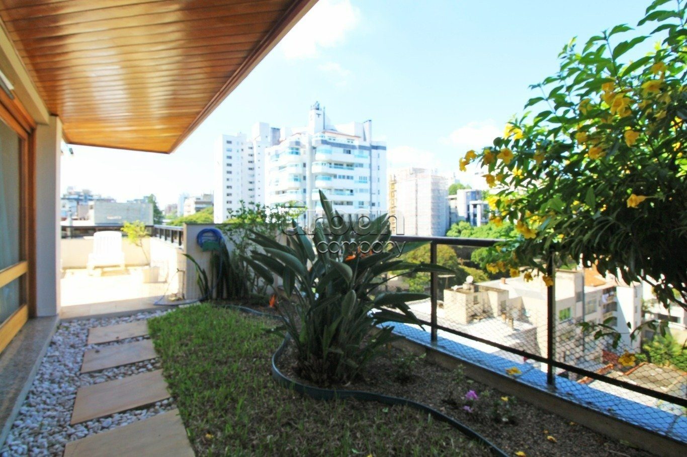 Cobertura com 289m², 3 quartos, 1 suíte, 3 vagas, no bairro Rio Branco em Porto Alegre