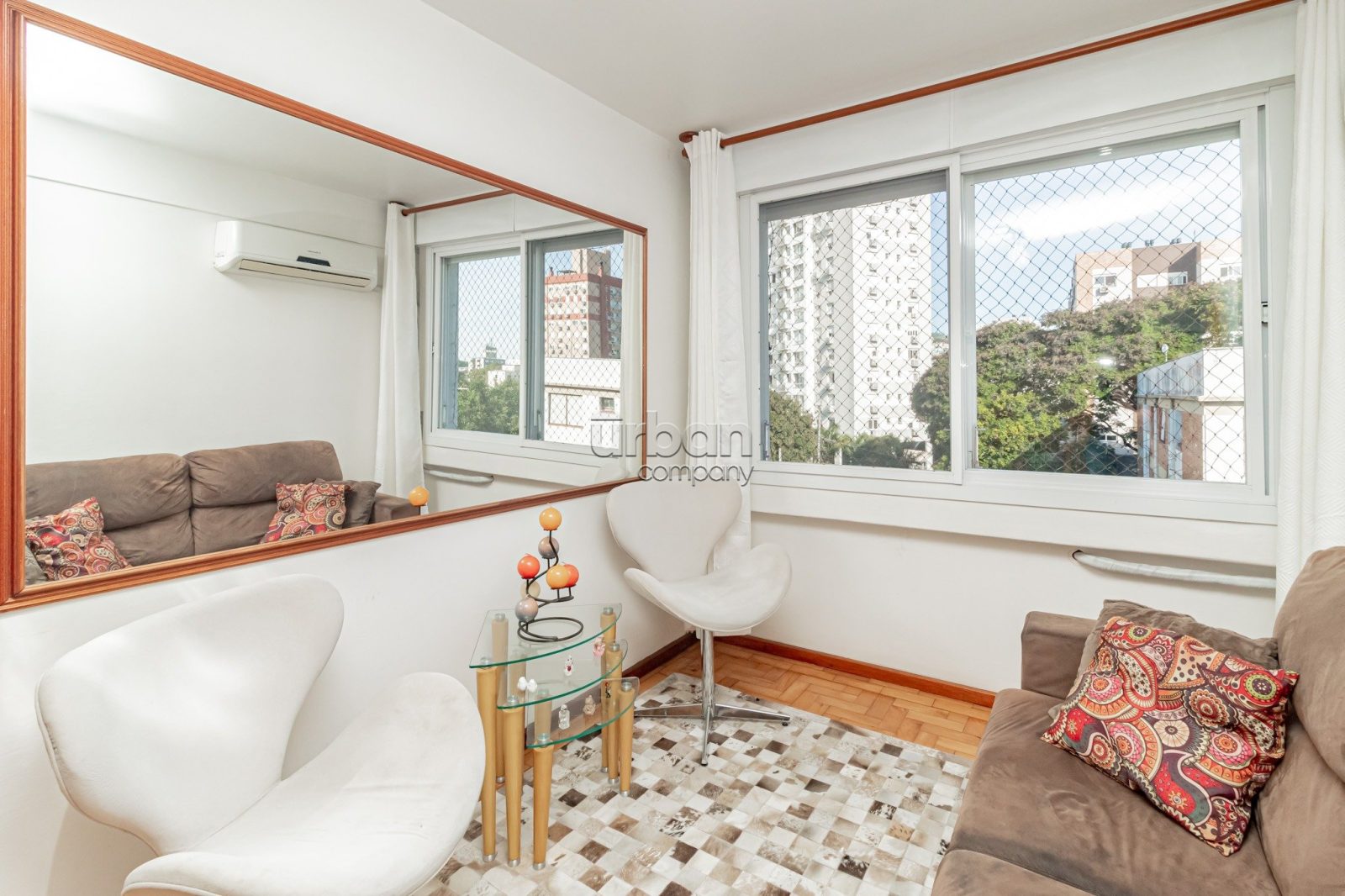 Apartamento com 77m², 3 quartos, 1 suíte, 1 vaga, no bairro Partenon em Porto Alegre