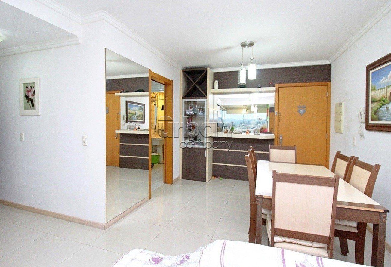 Apartamento com 84m², 3 quartos, 1 suíte, 2 vagas, no bairro Passo da Areia em Porto Alegre