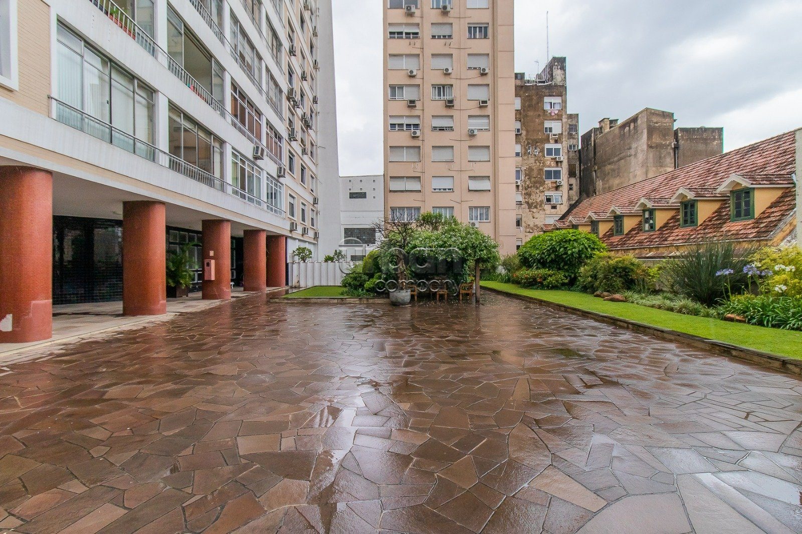 Apartamento com 207m², 4 quartos, 1 suíte, 1 vaga, no bairro Centro Histórico em Porto Alegre