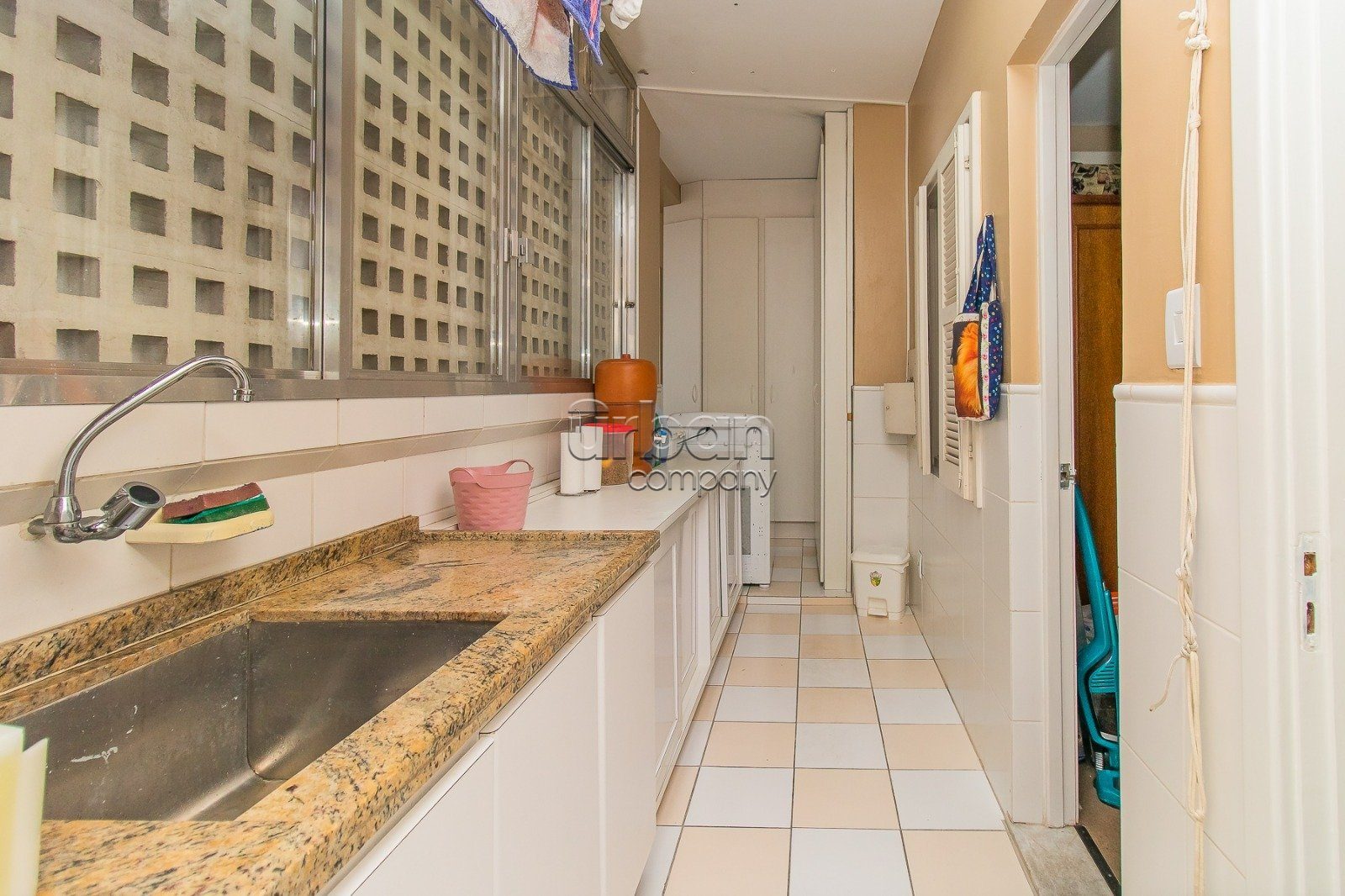Apartamento com 207m², 4 quartos, 1 suíte, 1 vaga, no bairro Centro Histórico em Porto Alegre
