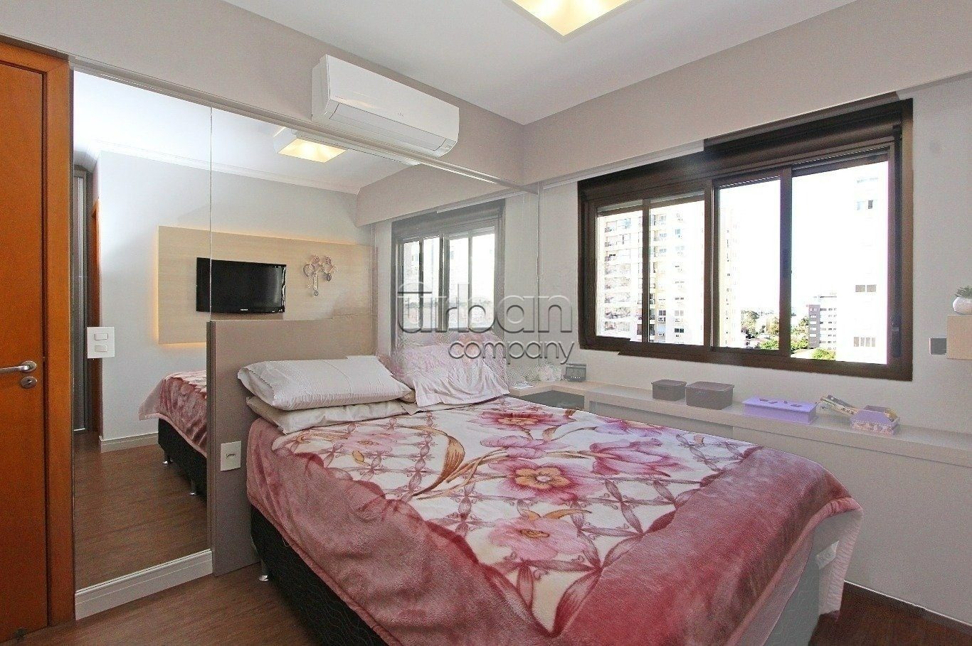 Apartamento com 83m², 3 quartos, 1 suíte, 2 vagas, no bairro Passo da Areia em Porto Alegre