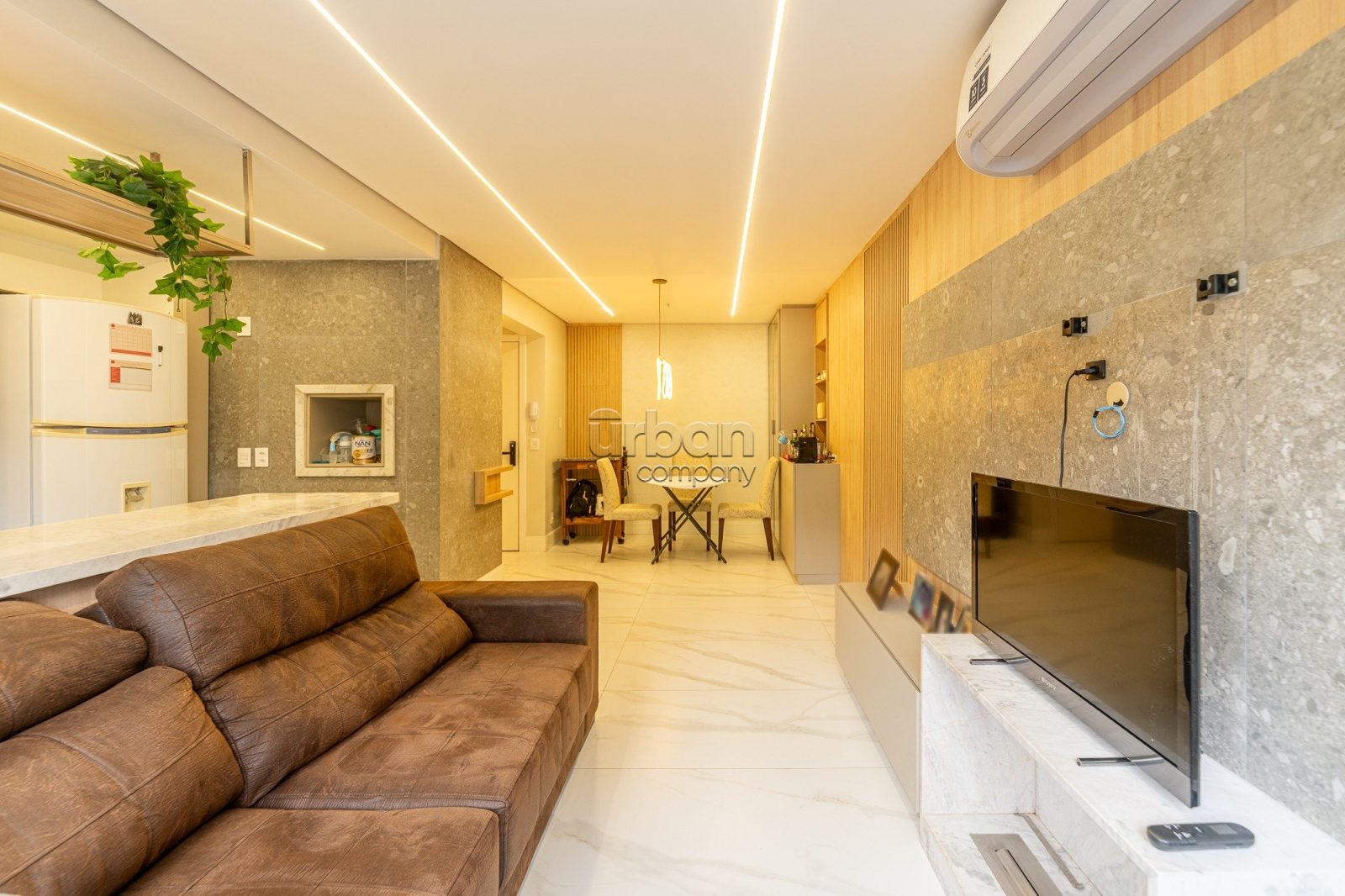 Apartamento com 81m², 3 quartos, 1 suíte, 2 vagas, no bairro Jardim Lindóia em Porto Alegre