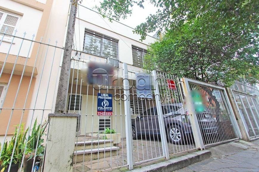 Casa comercial com 221m², 2 vagas, no bairro Rio Branco em Porto Alegre