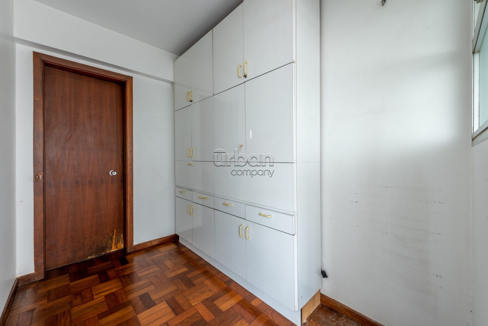 Apartamento com 159m², 3 quartos, 1 suíte, 2 vagas, no bairro Moinhos de Vento em Porto Alegre