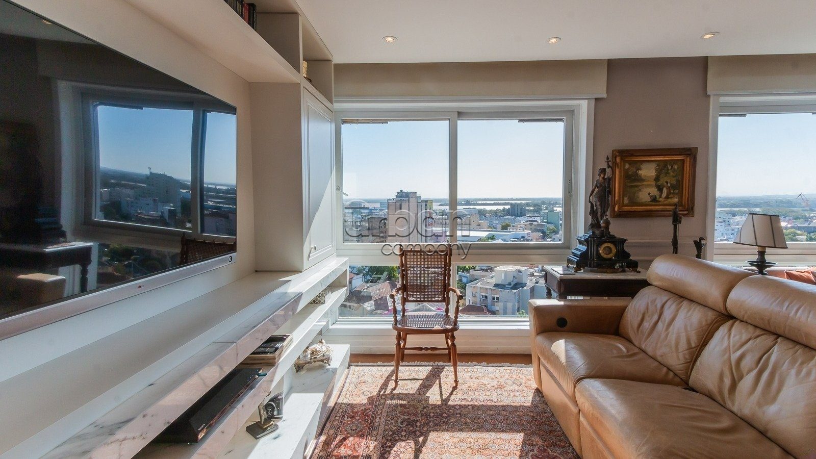 Apartamento com 120m², 3 quartos, 1 suíte, 2 vagas, no bairro Moinhos de Vento em Porto Alegre