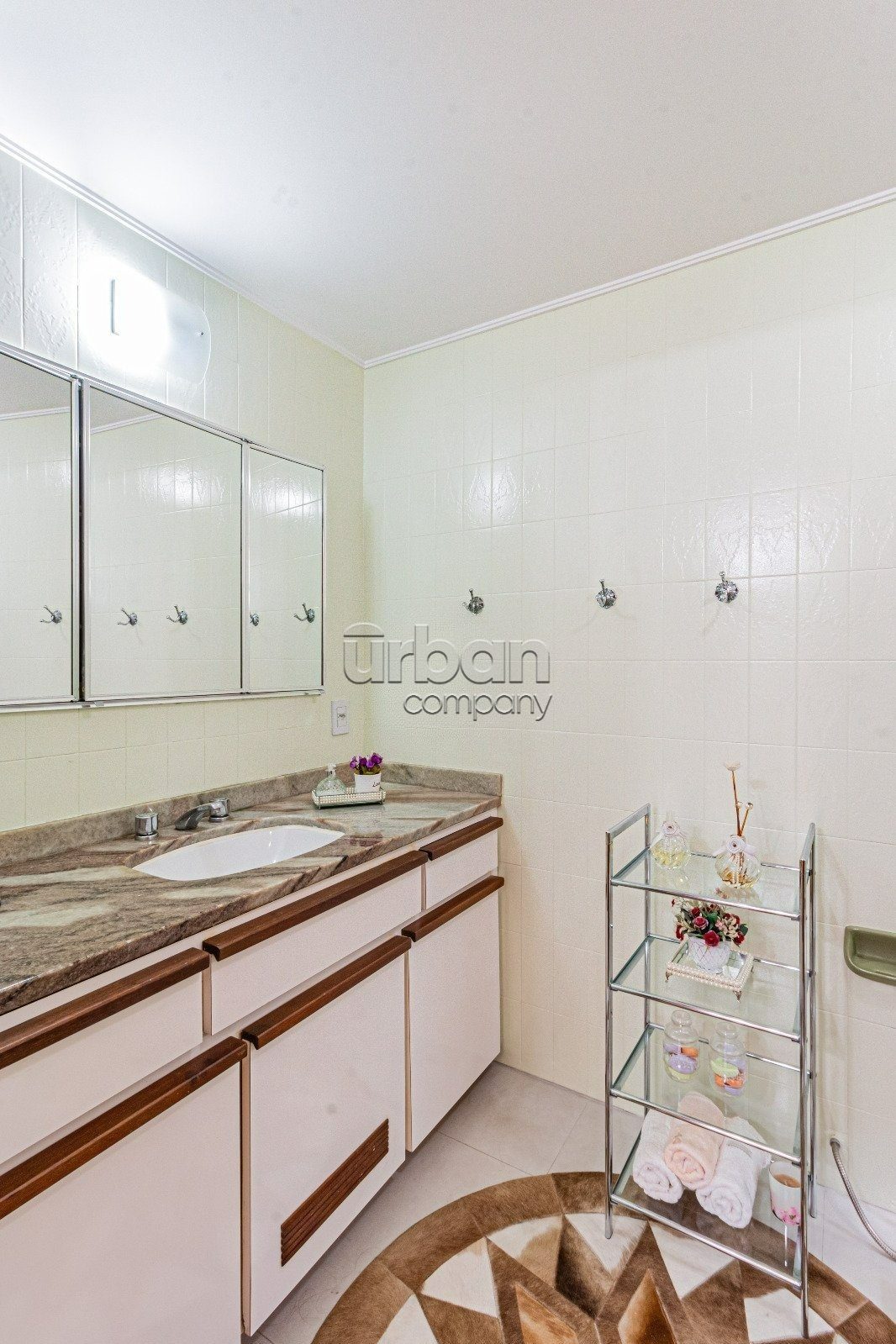 Apartamento com 174m², 3 quartos, 1 suíte, 2 vagas, no bairro Higienópolis em Porto Alegre