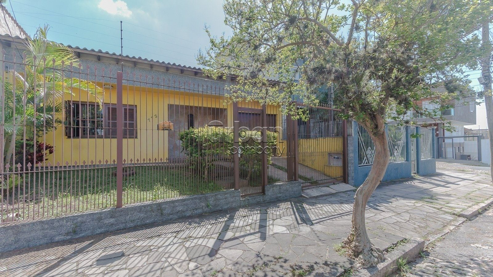 Casa com 150m², 3 quartos, 1 suíte, 3 vagas, no bairro Vila Ipiranga em Porto Alegre