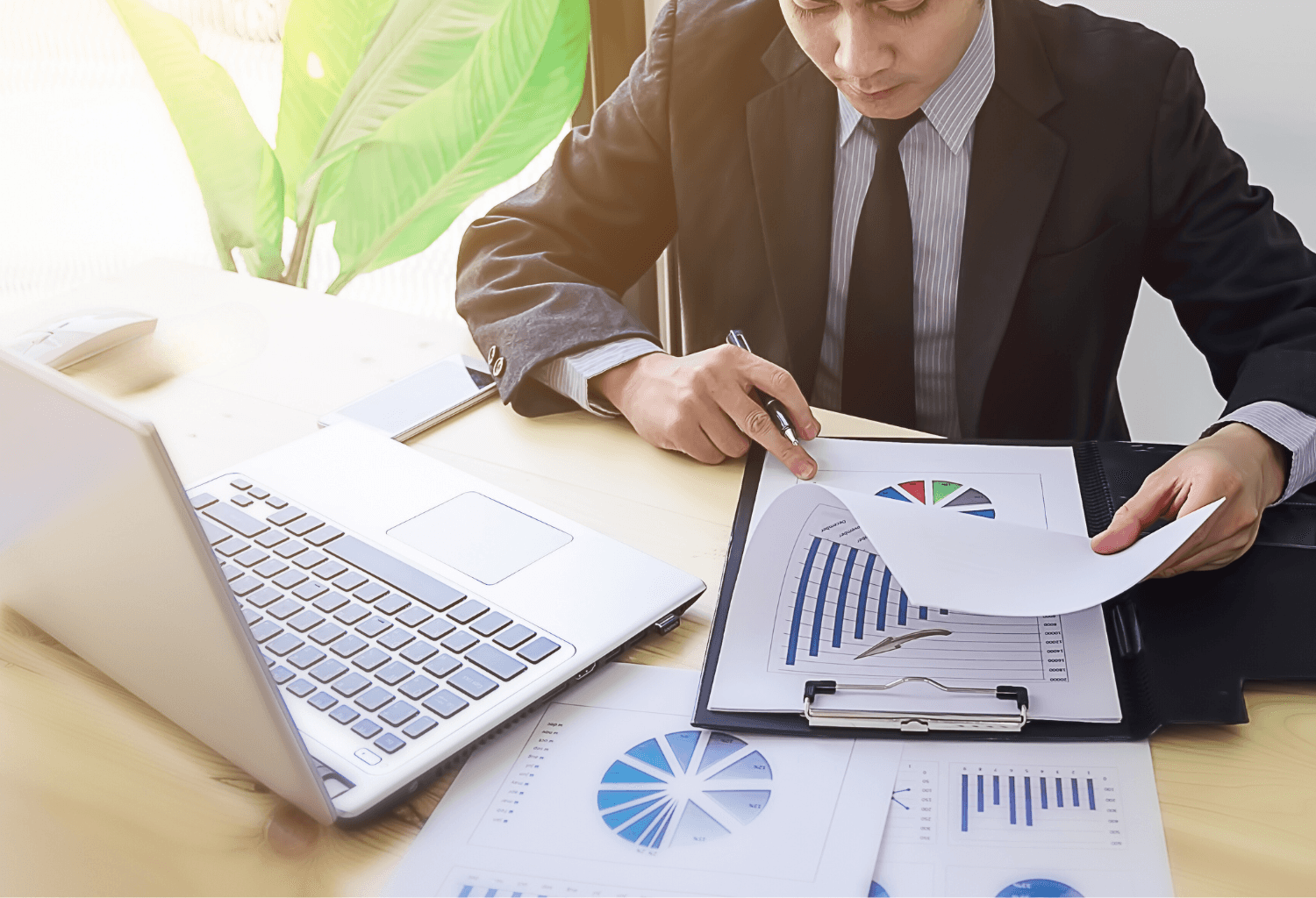Imagem do post: Investir no Mercado Imobiliário: conheça os riscos e benefícios!